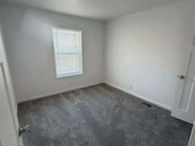 208 Onandaga Ave — Photo 8