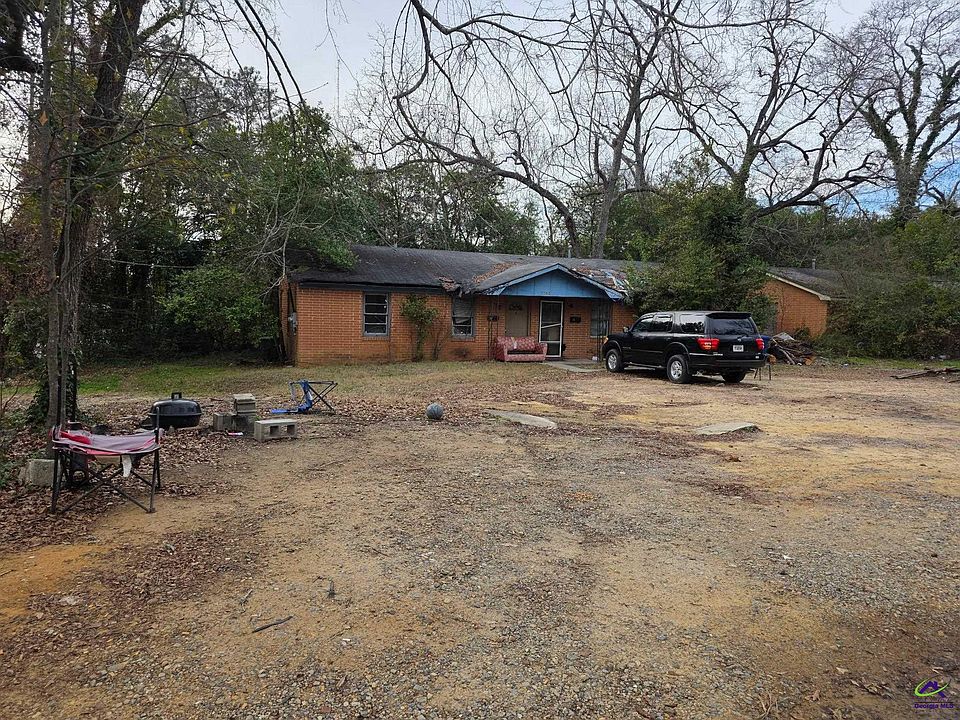 1st image of 2761 Roy St