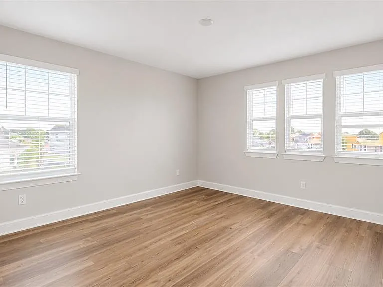 16628 Silver Brook Way — Photo 34