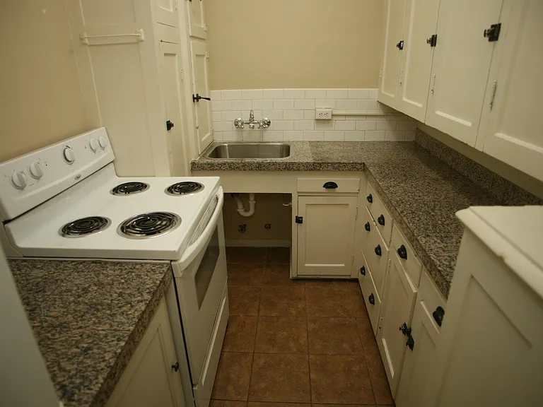 The Blackstone Apartments — Photo 8