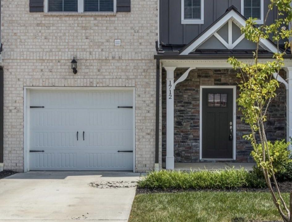 1st image of 1712 Lone Jack Ln