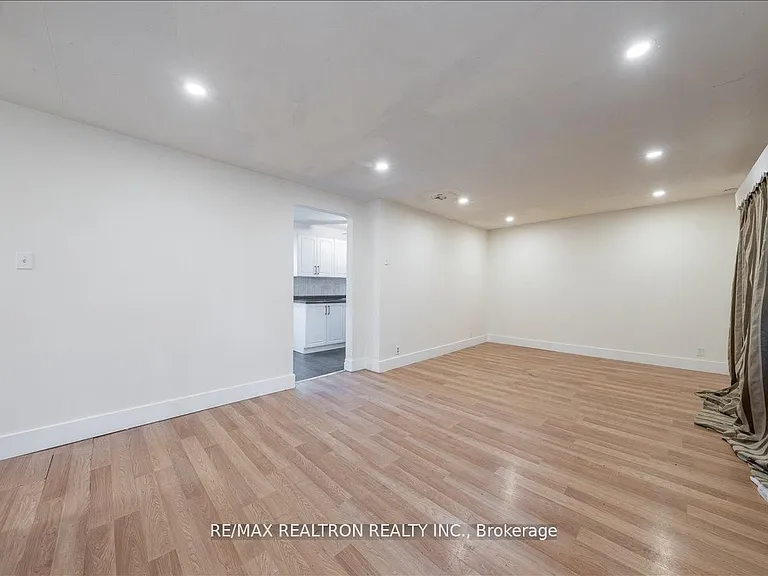 97 Park Cres — Photo 19