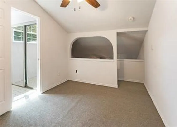 2 bed, 1.5 bath, 555 sqft, $1,155 — Photo 2
