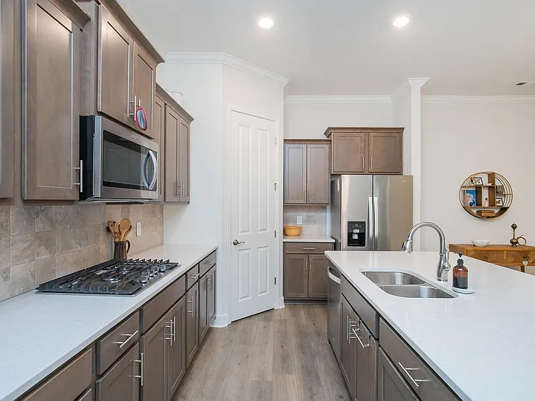 605 Quiet Cir — Photo 9