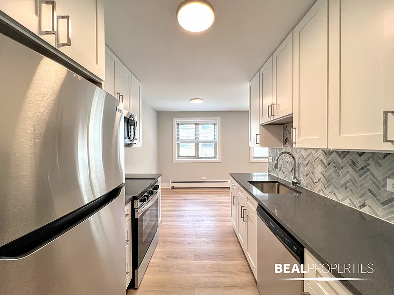 452 W Oakdale — Photo 46
