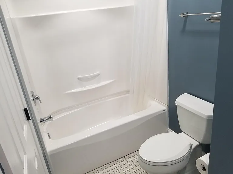 1112 Forest Hills Ave #B — Photo 10