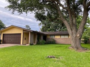 920 Carolina Dr, Bridge City, TX 77611