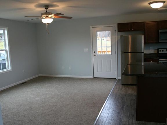 3rd image of 140 Monarch Ct