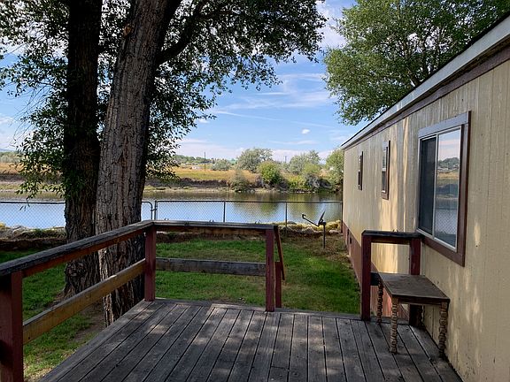 Very quiet premium river front site with deck and lots of shade