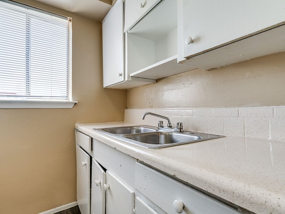 1st image of 818 Tharp St #3-818202