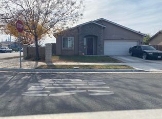 910 Maple Valley Way, Lindsay, CA 93247