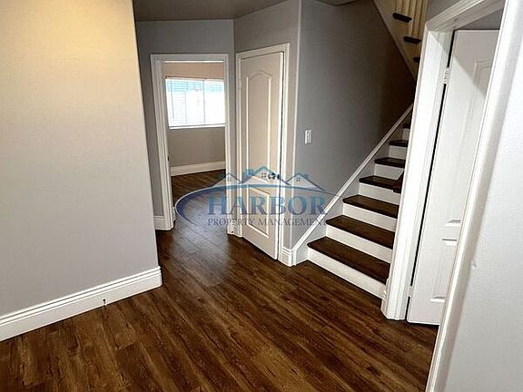 3rd image of 2405 Vanderbilt Ln #B-1