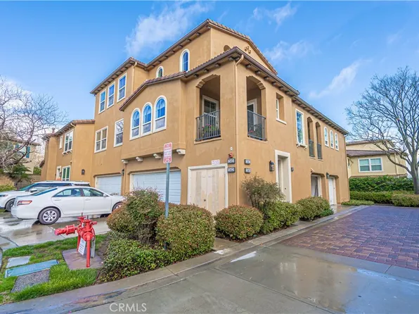 25409 Eagle Ln, Valencia, CA 91381
