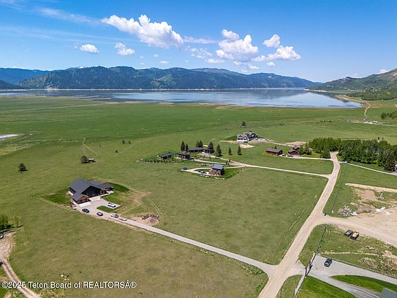 3rd image of 169 Palisades Dr