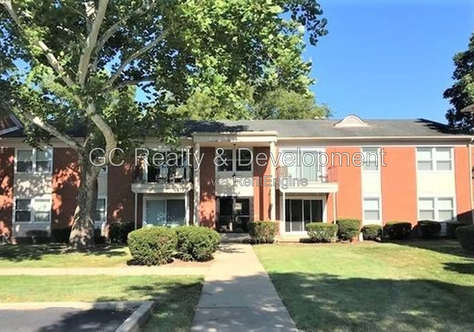 2 bed, 1.0 bath, 902 sqft, $1,695 — Photo 1