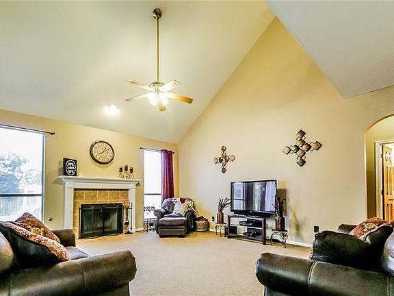 3rd image of 6316 Woolwich Dr