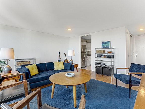 4th image of 2626 N Lakeview Ave APT 1007