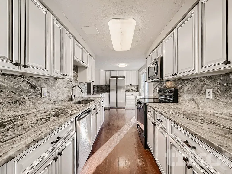 7 Randolph Springs Ct — Photo 4