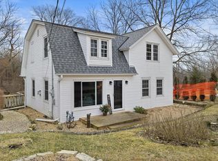 W322N7914 Petersen Rd, Hartland, WI 53029