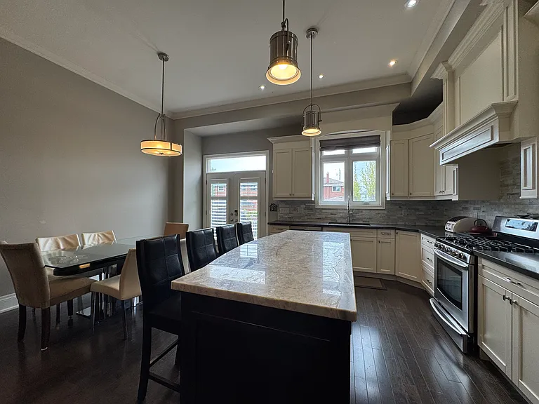 18B Algoma St — Photo 20
