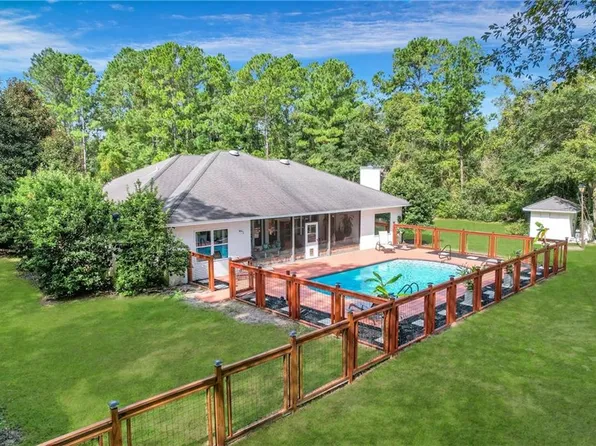 107 W Shore Ct, Brunswick, GA 31523
