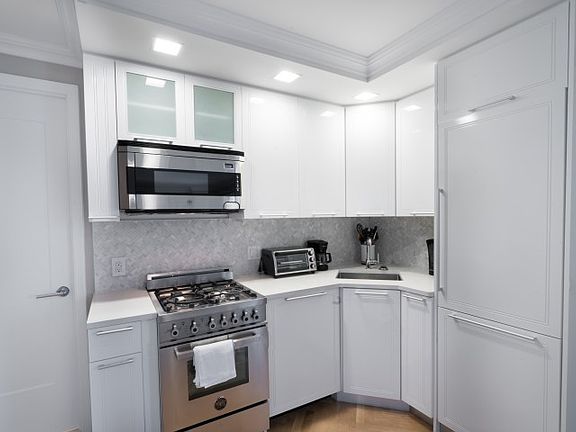 3rd image of 305 E 86th St APT 19FW