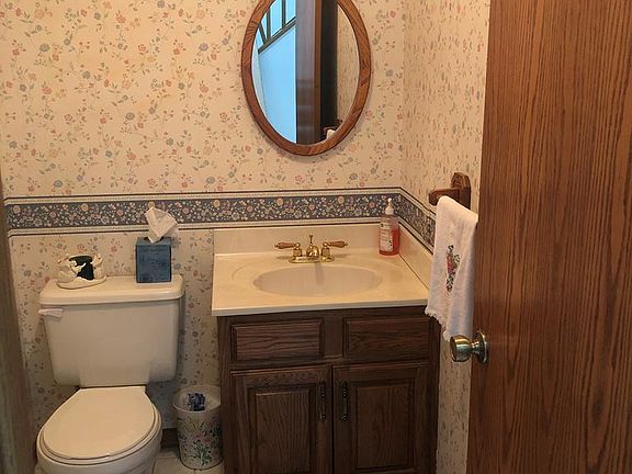 4th image of 362 Michelle Ct