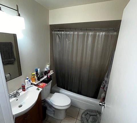 3rd image of 7522 N Greenview Ave APT 204