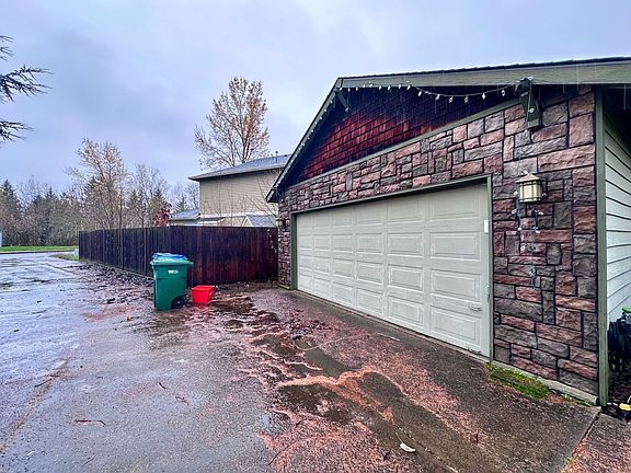 3rd image of 12418 SE Mountain Sun Dr