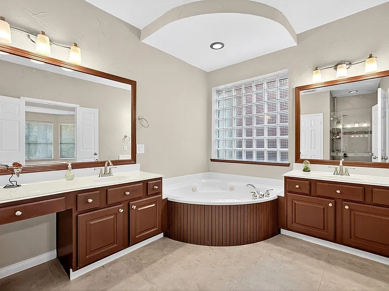 18502 Berry Leaf Ct — Photo 14