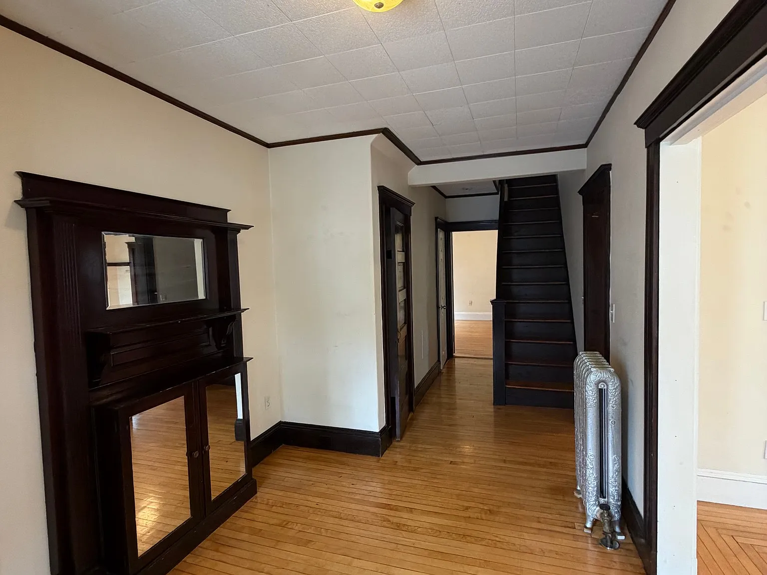 3 bed, 1.0 bath, 1540 sqft, $3,800 — Photo 2