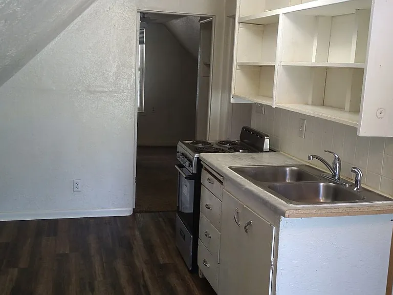710 Canyon Rd #B — Photo 3