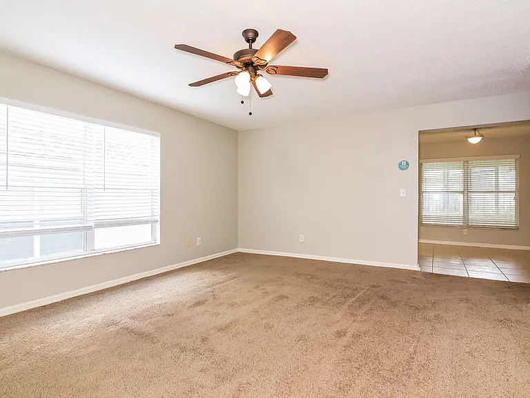 725 Cape Cod Cir — Photo 3