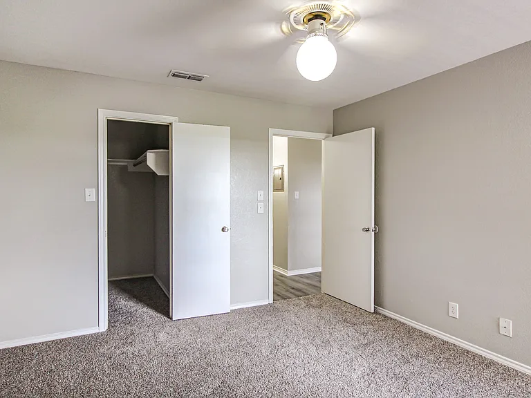 Oak Terrace Apartments — Photo 25
