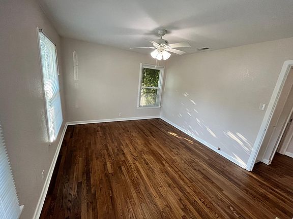 4th image of 1515 Oakwood Dr
