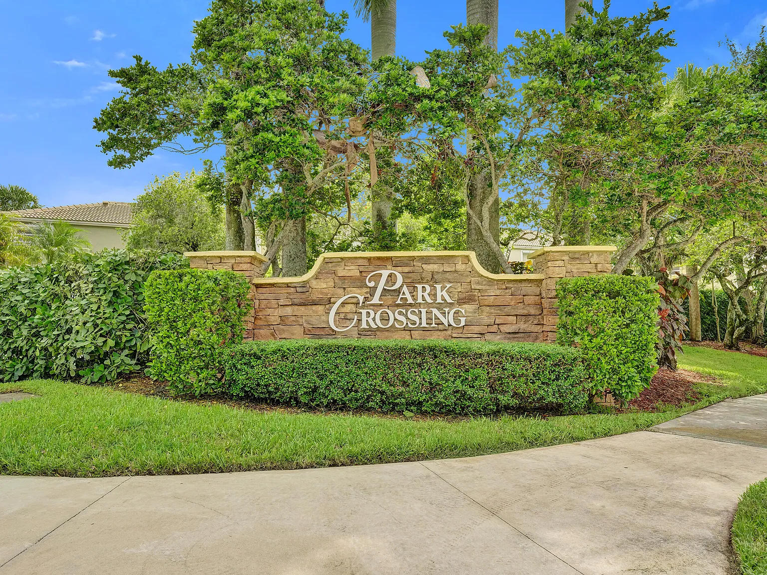 3 bed, 2.5 bath, 1515 sqft, $3,600 — Photo 2