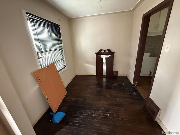 5th image of 12864 Burt Rd