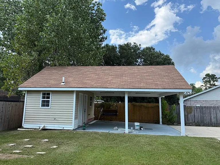 1102 Devonshire Dr — Photo 3