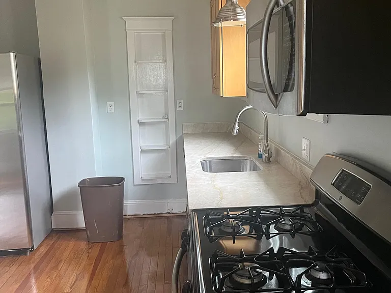 903 Monument Ave — Photo 10