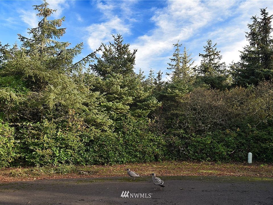 1st image of 672 Balboa Court NE