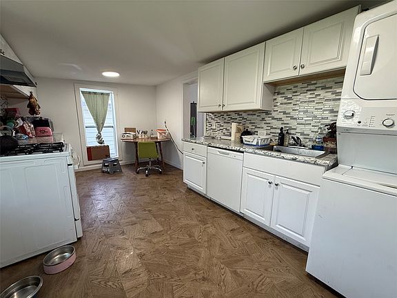 2nd image of 2206 Cherry St