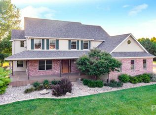 101 Conaghan Dr, Groveland, IL 61535