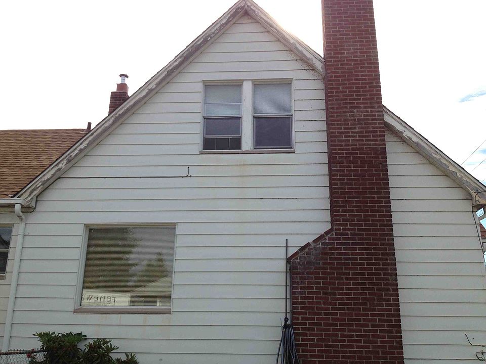 2nd image of 802 NE 80th St