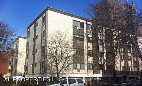 2nd image of 1022 W Catalpa Ave APT 205
