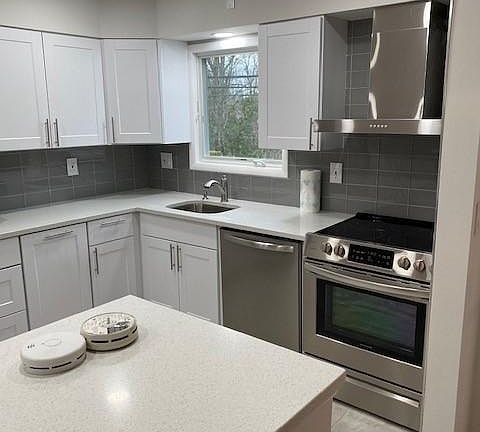 2nd image of 61 Atlantic Ave #B