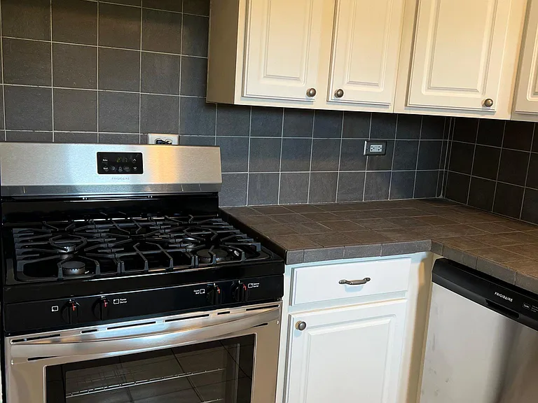 2610 Oakton St #9W — Photo 11