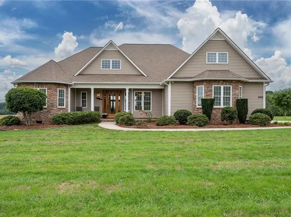 5828 Jordan Gate Dr, East Bend, NC 27018