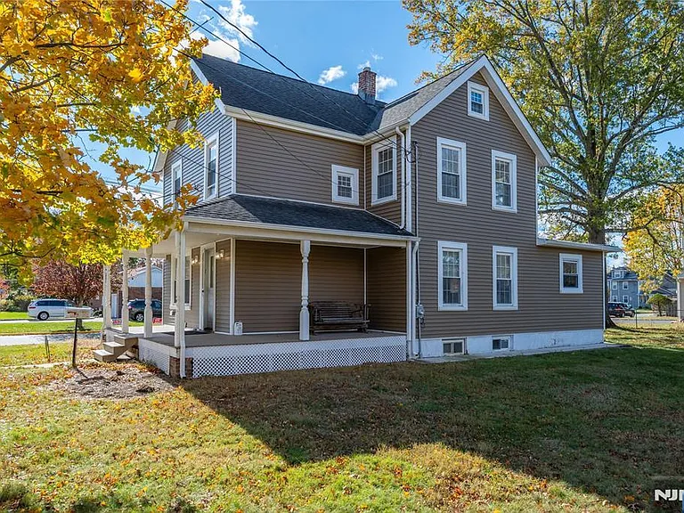 238 Van Ave — Photo 6