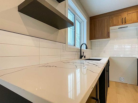 4th image of 161 SW Deep Rd