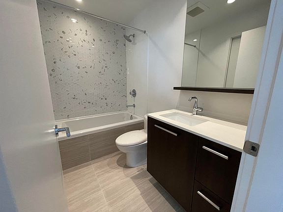 3rd image of 567 Clarke Rd #1509
